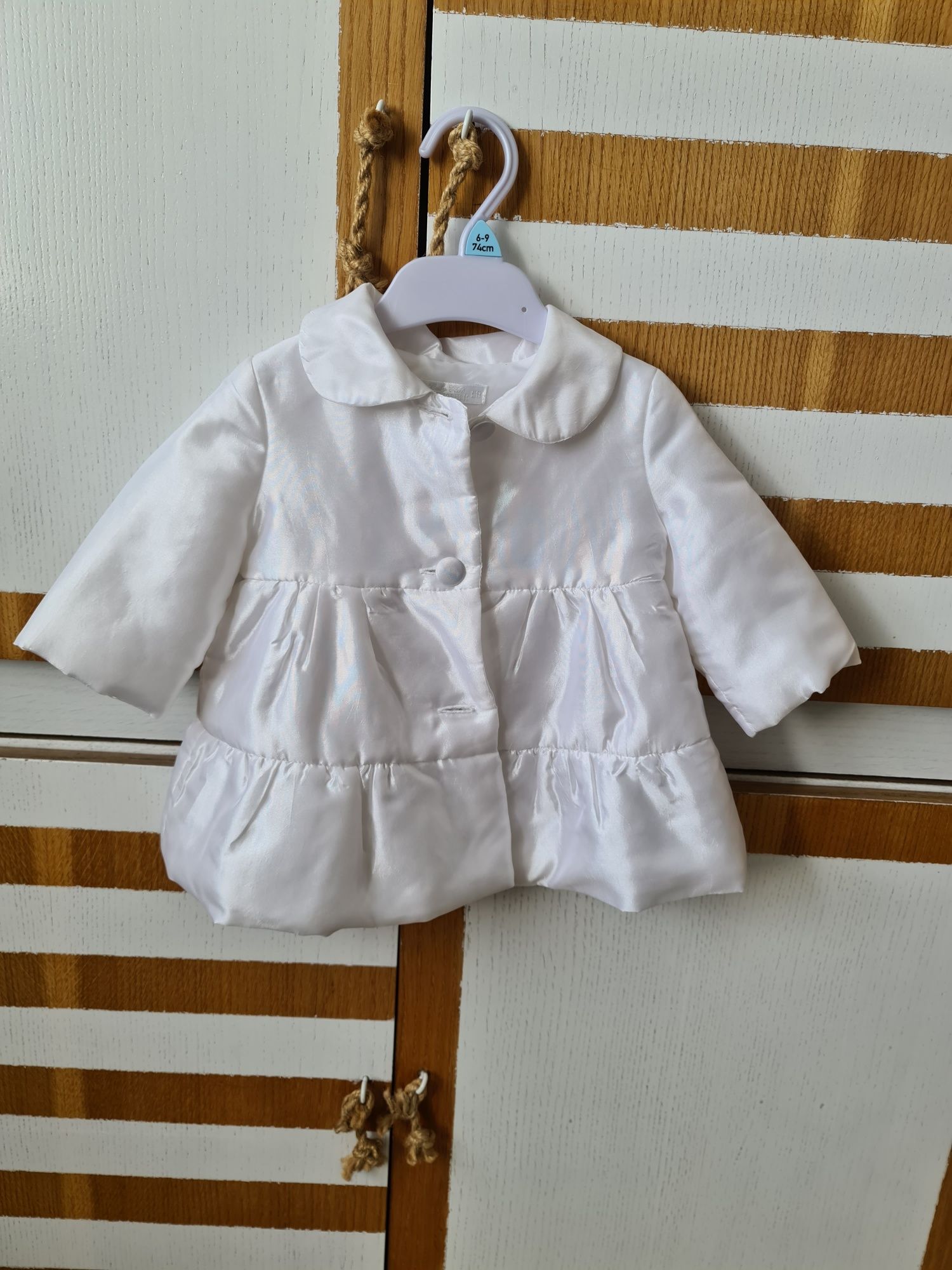 Biały płaszczyk na chrzest ślub, stan idelny 68cm
