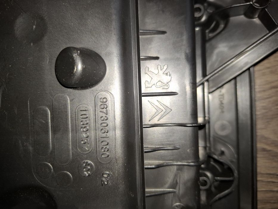 Корпус повітряного фільтра.    Citroën  Berlingo 1.6 HD дизель