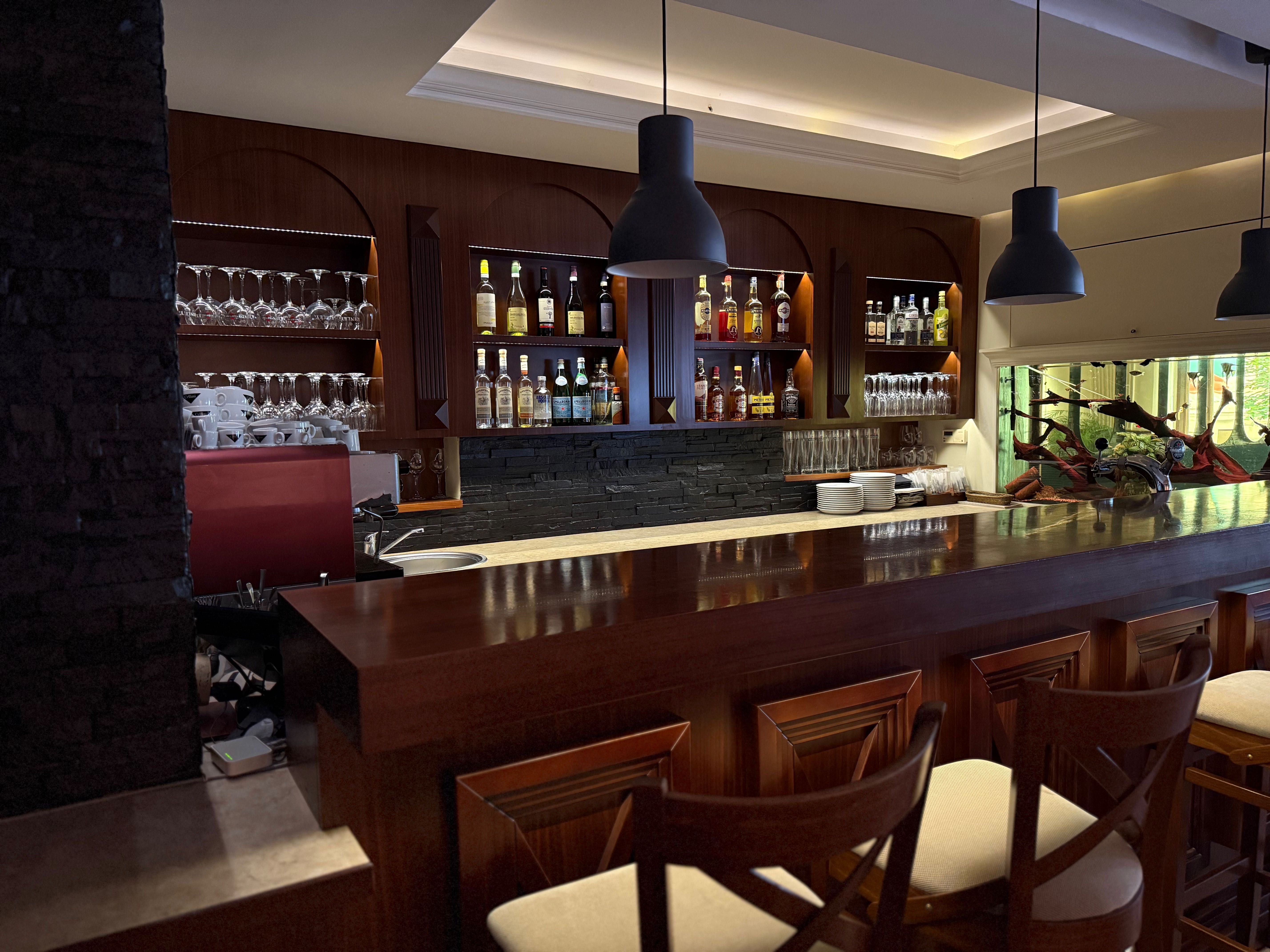 BAR Z ZABUDOWĄ FORNIR Orzech amerykański