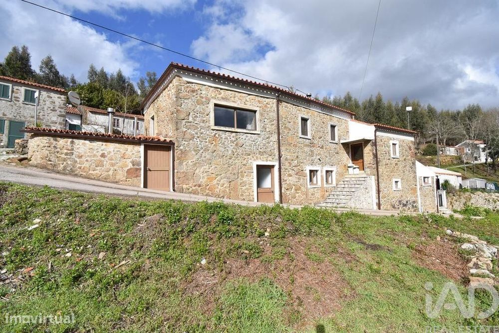 Casa tradicional T3 em Espinhal de 213,00 m2
