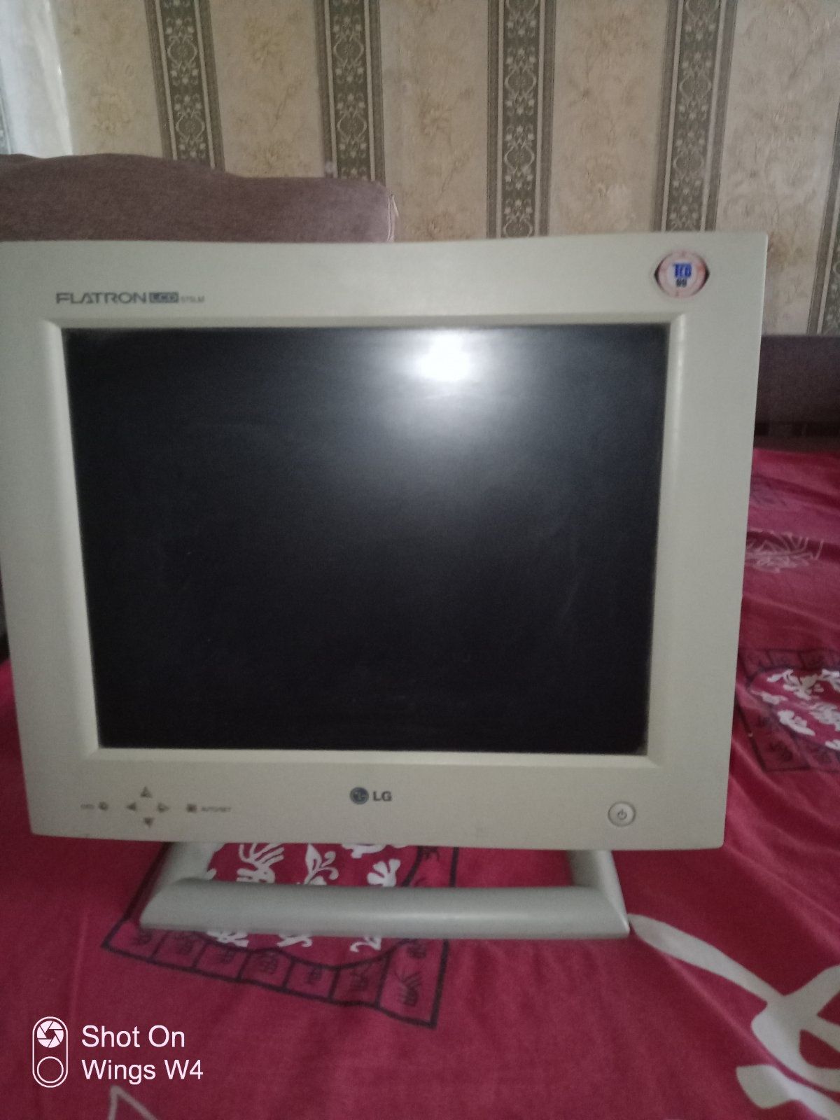 Монитор Lg Flatron 575LN 15 диагональ