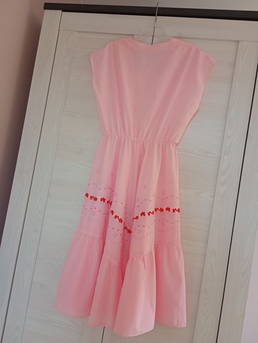 Romantyczna sukienka różowa w stylu Sanah