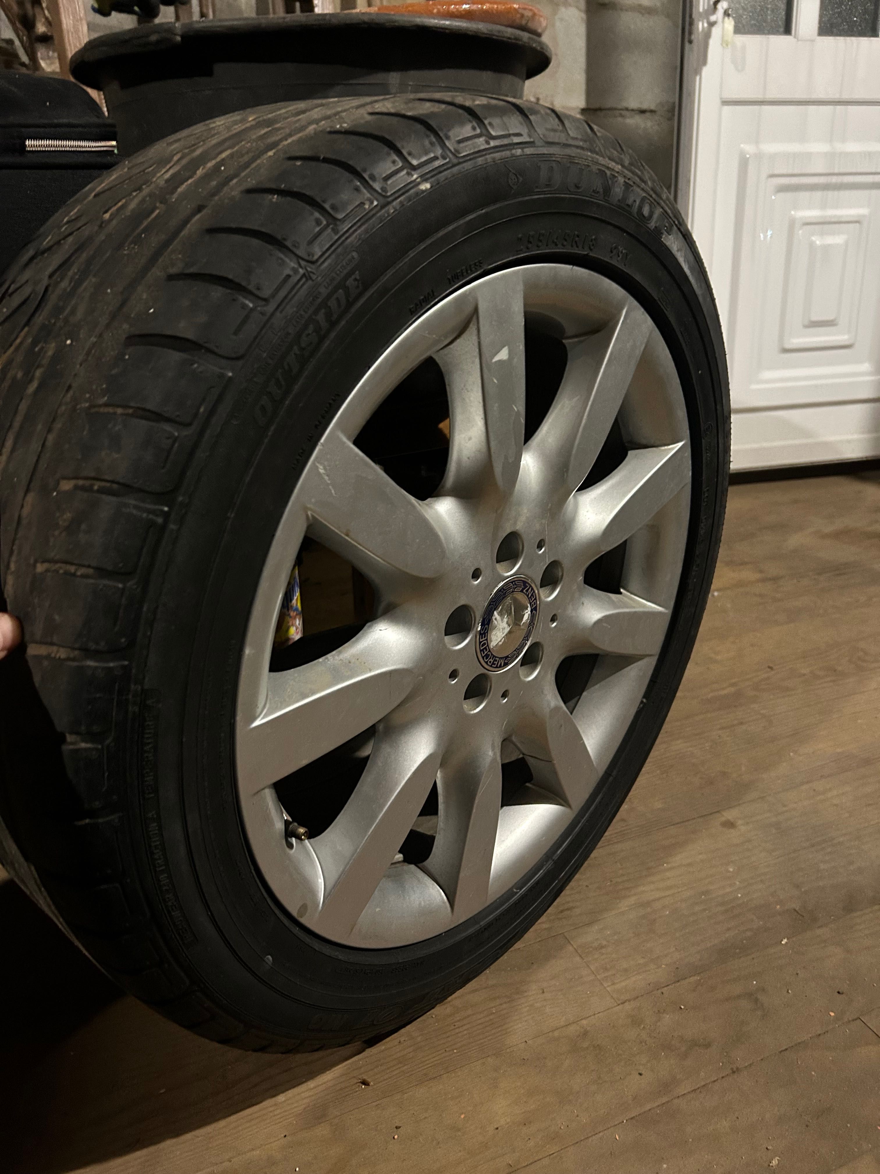 4 jantes originais Mercedes 18 com pneus