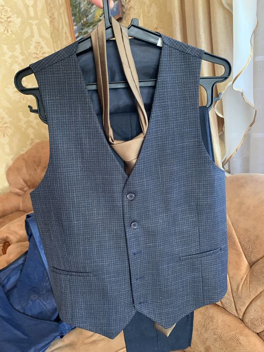 Костюм святковий