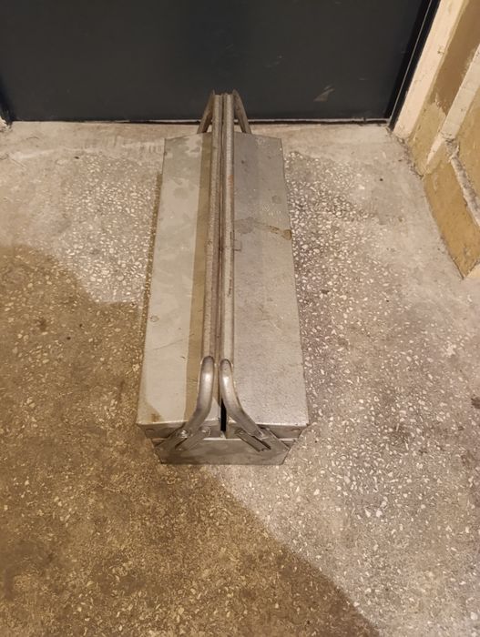 Skrzynka metalowa narzędziowa