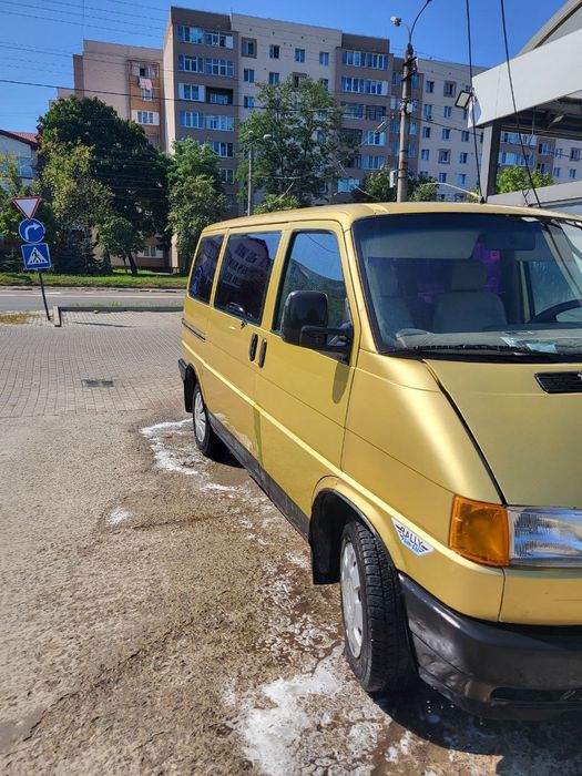 Продам автомобіль Volkswagen Caravella