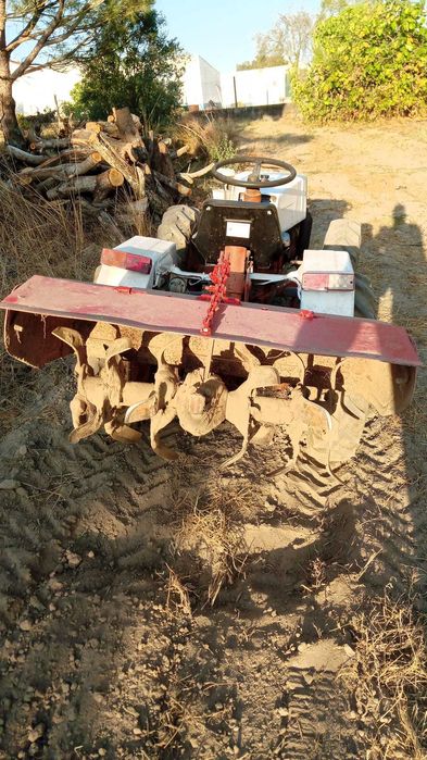 Trator articulado tração ás 4 Pasqual 21cv