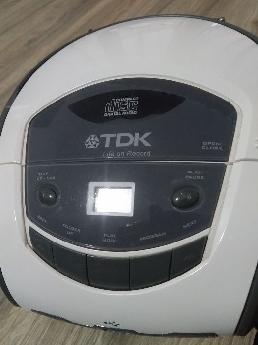 Radio Portátil TDK, modelo TBC8717WH