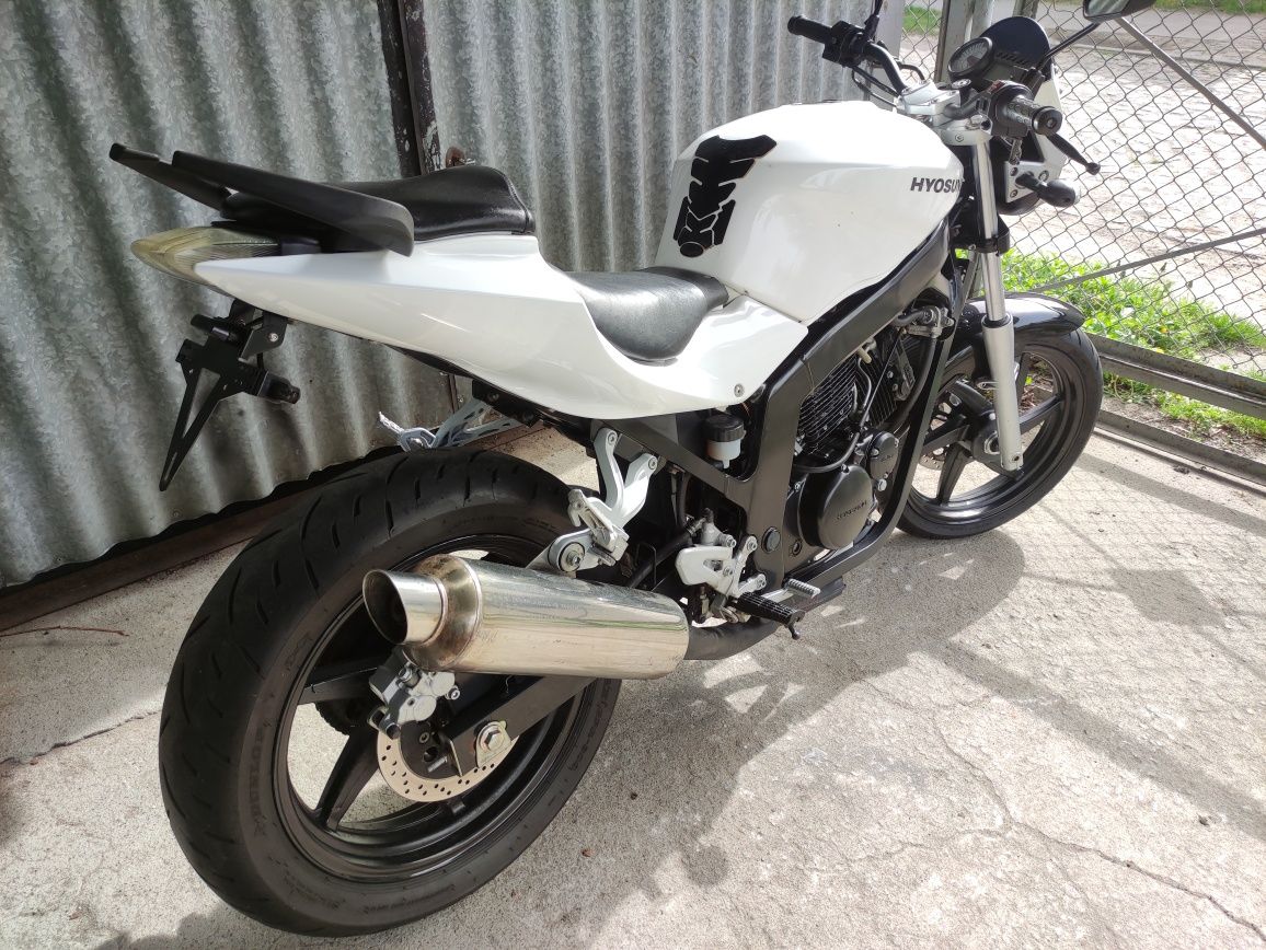 Hyosung GT 125 duży Naked V2 na kat B TYLKO 9500KM Raty Transport