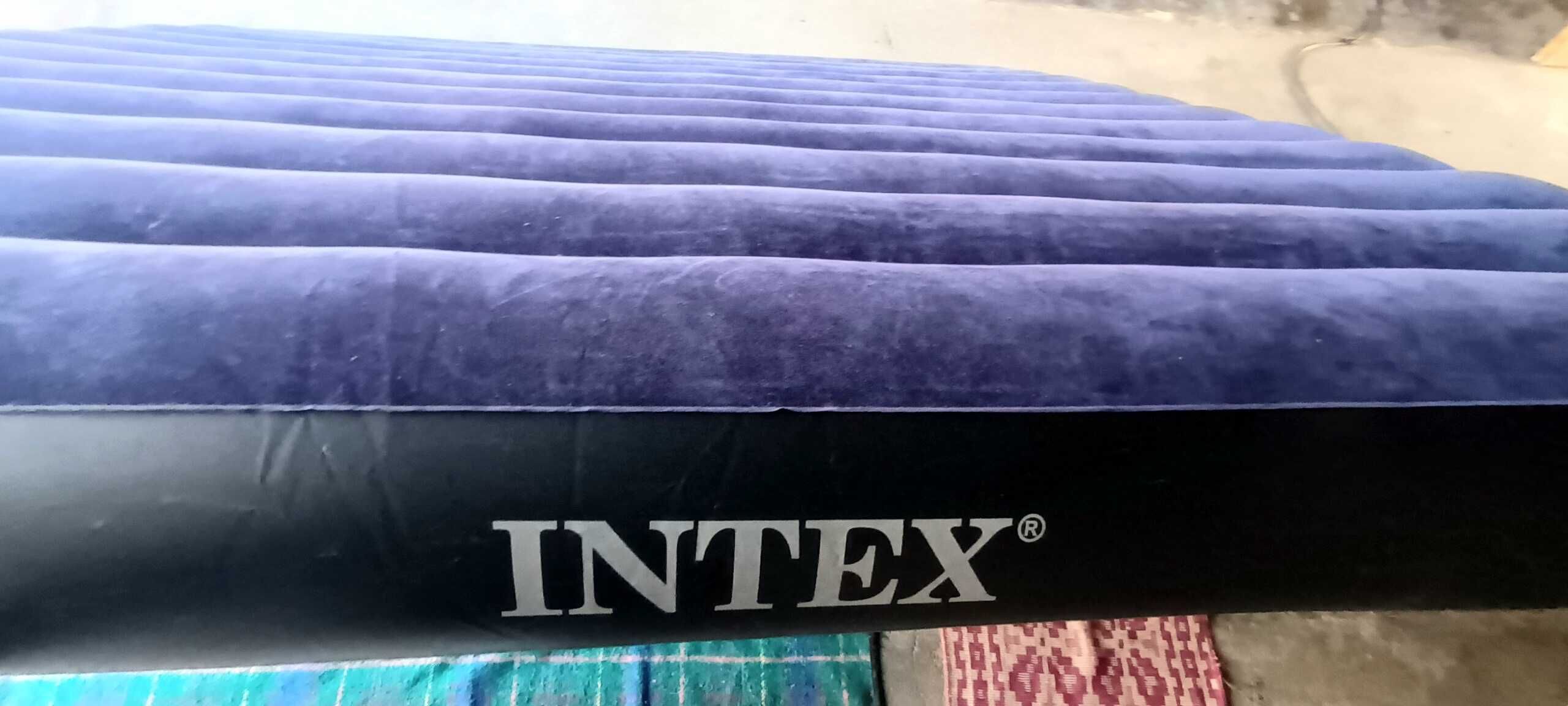 Colchão insuflável de lazer/campismo marca INTEX, King Size, pouco uso