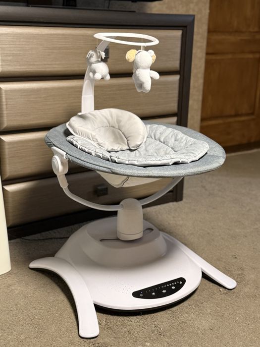 Заколисуючий центр \ Кресло- качалка Carrello