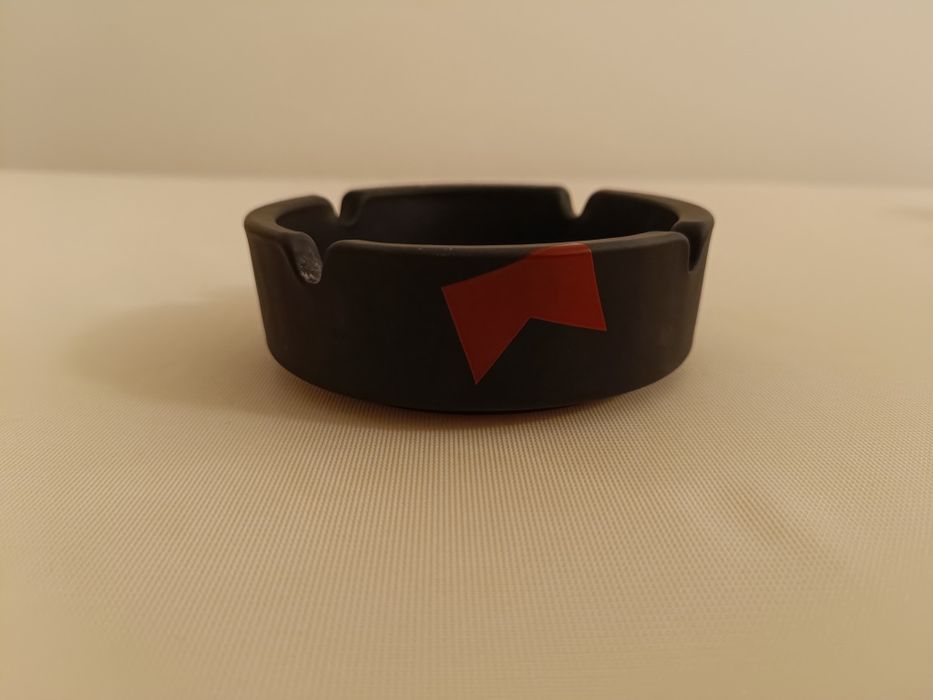 Popielniczka nowa czarna