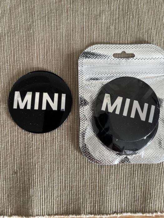 Centro de jante Mini autocolante em chapa