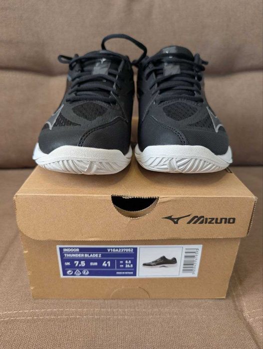 Кросівки чоловічі Mizuno Thunder Blade Z