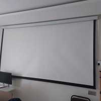 Екран для проектора (моторизований з ду)