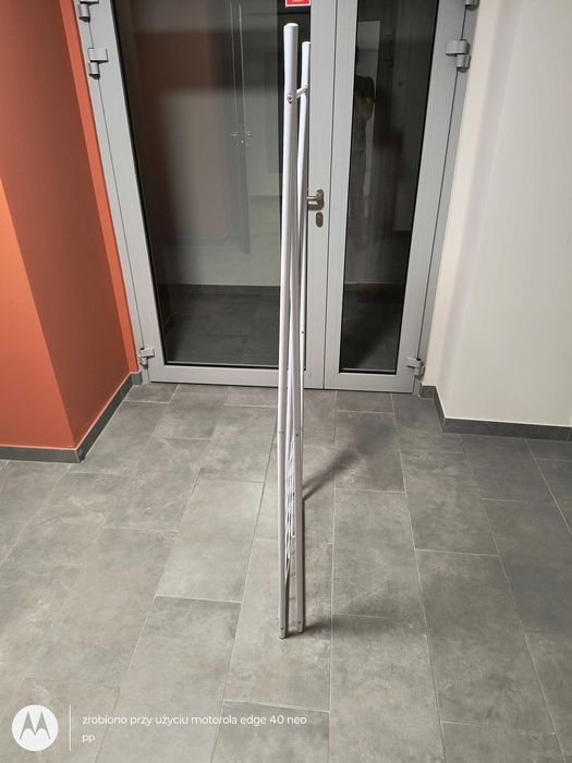 Wieszak stojak składany przenośny tymczasowy