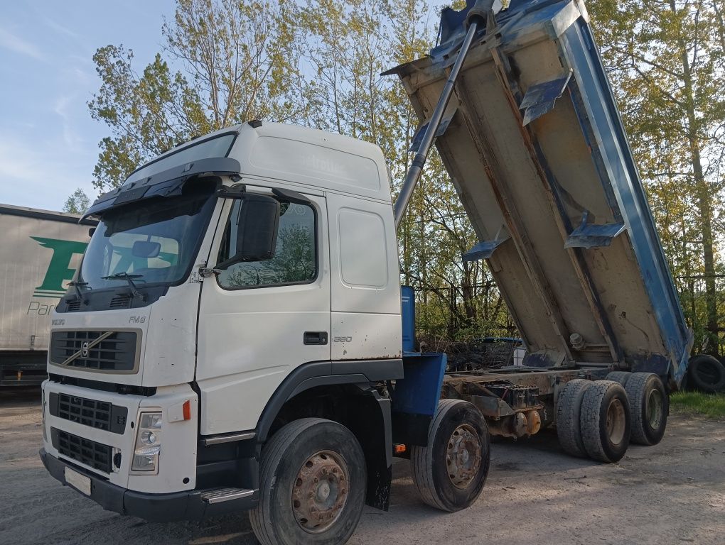 Volvo 380. Wywrotka 8x4.      2004 r.