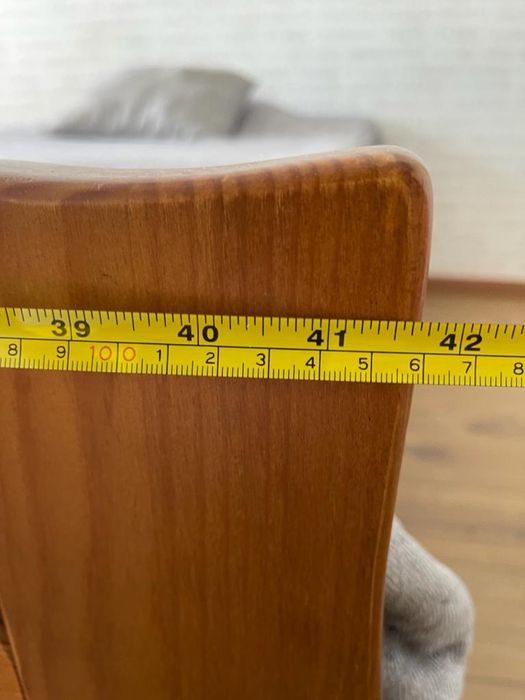 Cama com dois estratos e colchões incluídos