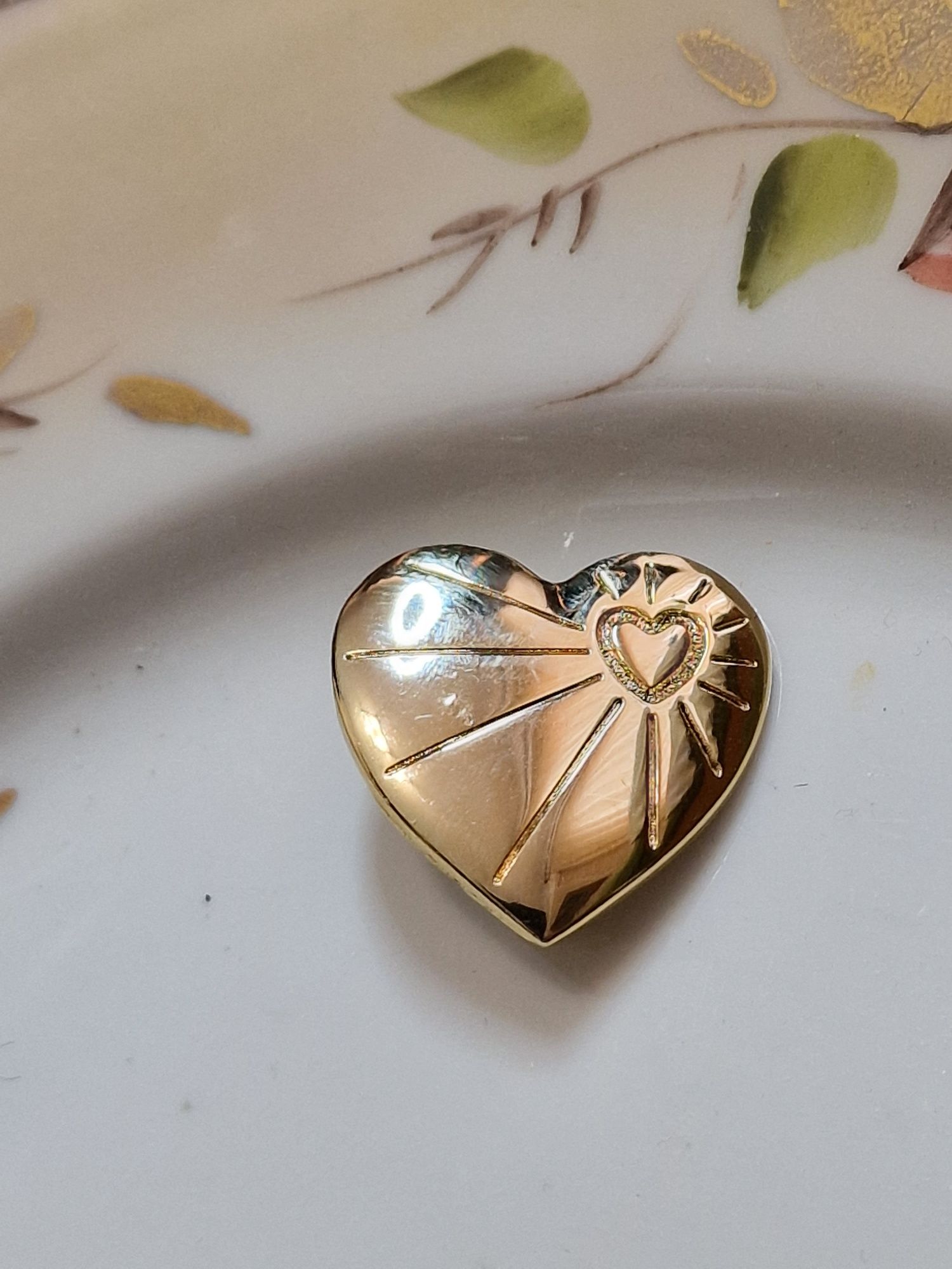 брошка у вигляді серця Variety Club 
Ідеальний стан
2,4×2,4