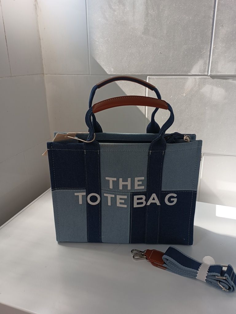 Carteira de mulher the totebag em ganga azul, nova com etiqueta.