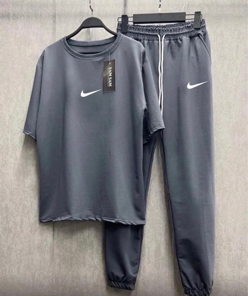 Чоловічий костюм NIKE