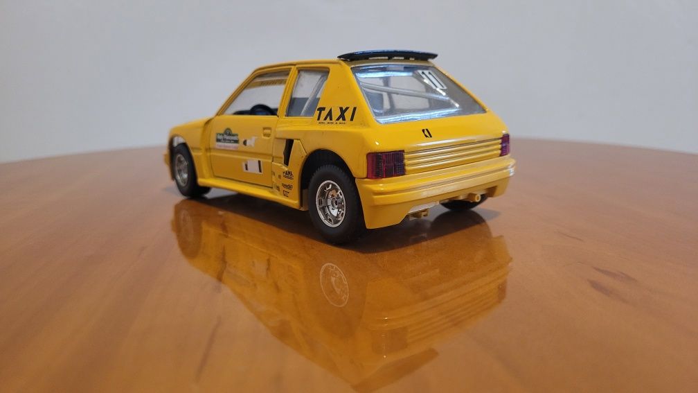 Bburago 1/25 Peugeot 205 turbo peugeot  Bburago 1/25 205 taxi resorak