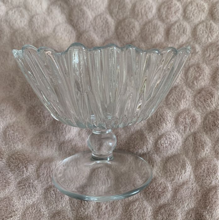 Креманка Aurora, салатник на ніжці