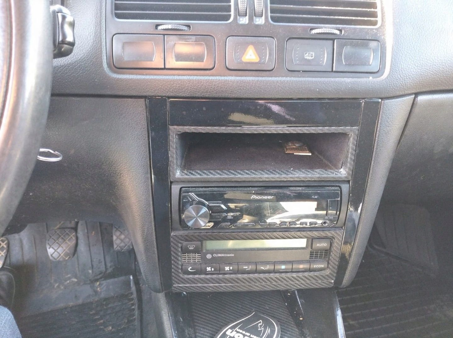 VOLKSWAGEN VW BORA SEDAN LAMPA PRAWA TYŁ TYLNA HELLA EUROPA