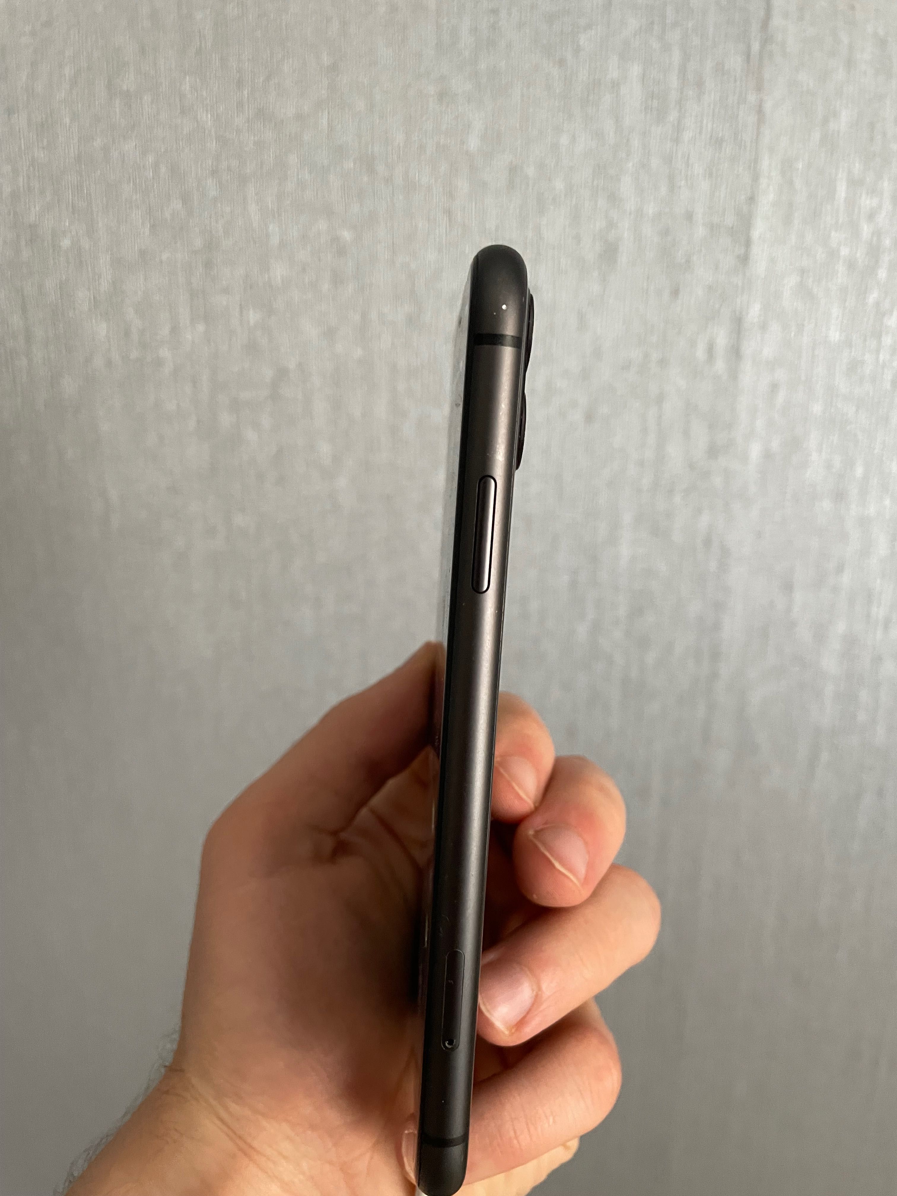 Sprzedam iPhone 11, 64 GB. W idealnym stanie, z pudełkiem.