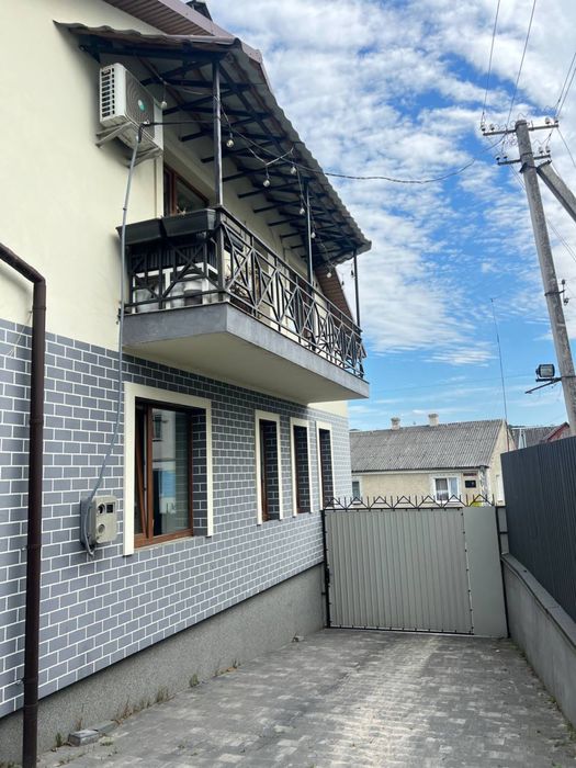 Будинок + діюча стоматологія в 50 км. від Луцька. Готовий бізнес!