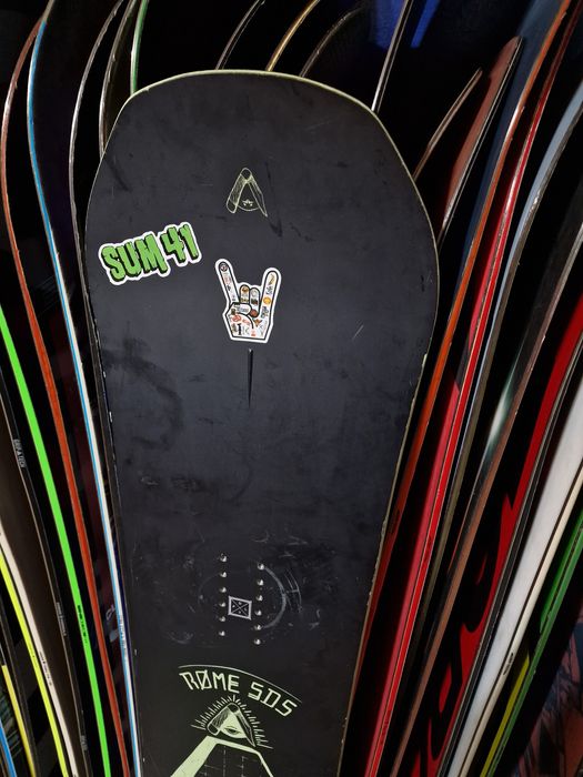 Deska snowboardowa Rome artifact rocker 153 cm snowboard
