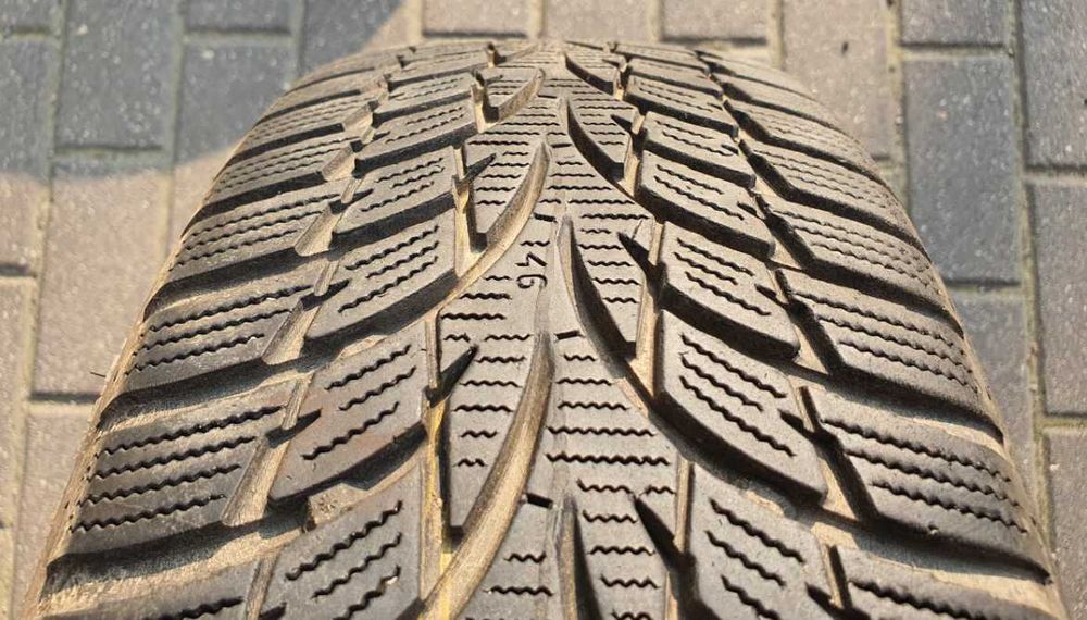 4x 185/65R15 88T Nokian WR D3 / 2x 8mm + 2x 6mm