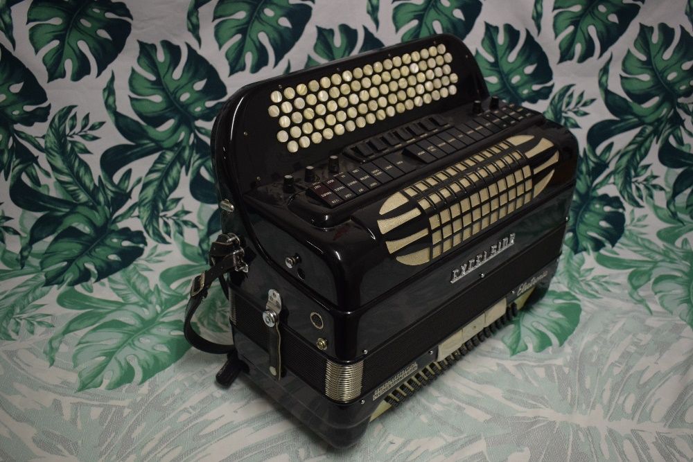Acordeao Excelsior Com Sistema Midi a Fonsionar,N 184