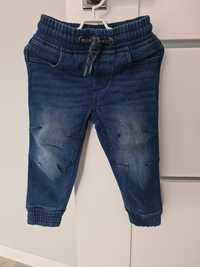 Miękkie jeansy z przetarciami 92