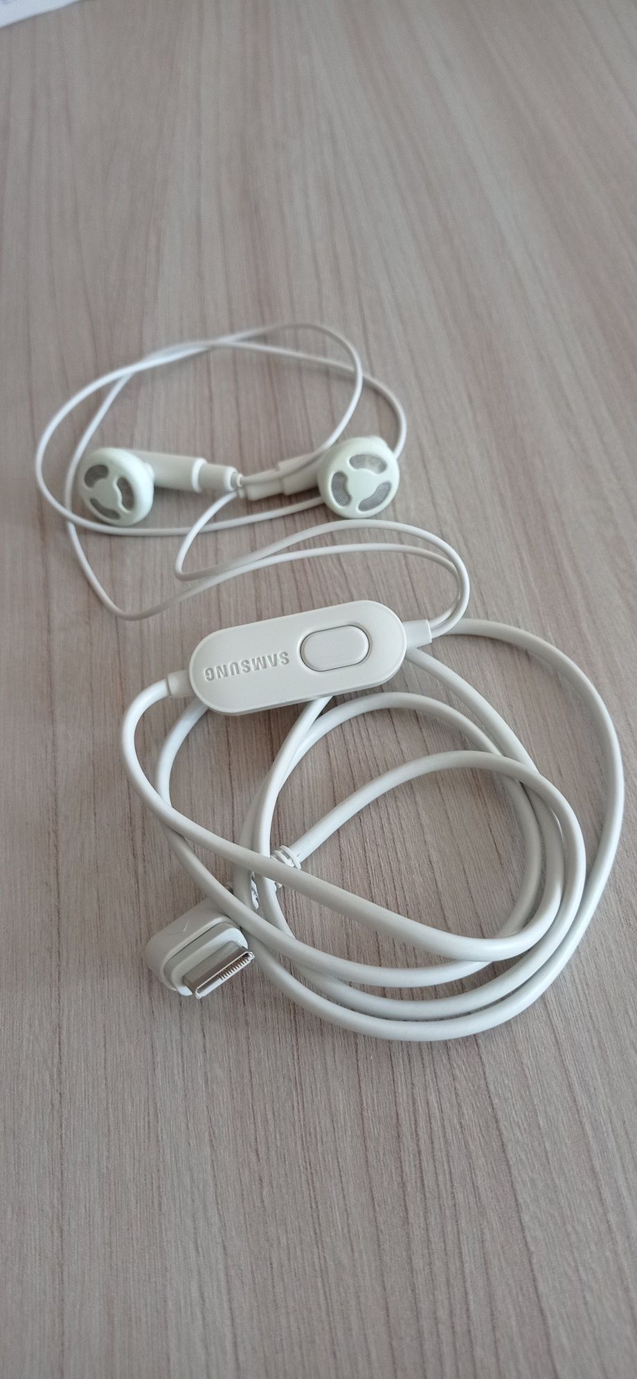 Słuchawki douszne SAMSUNG. Nowe.