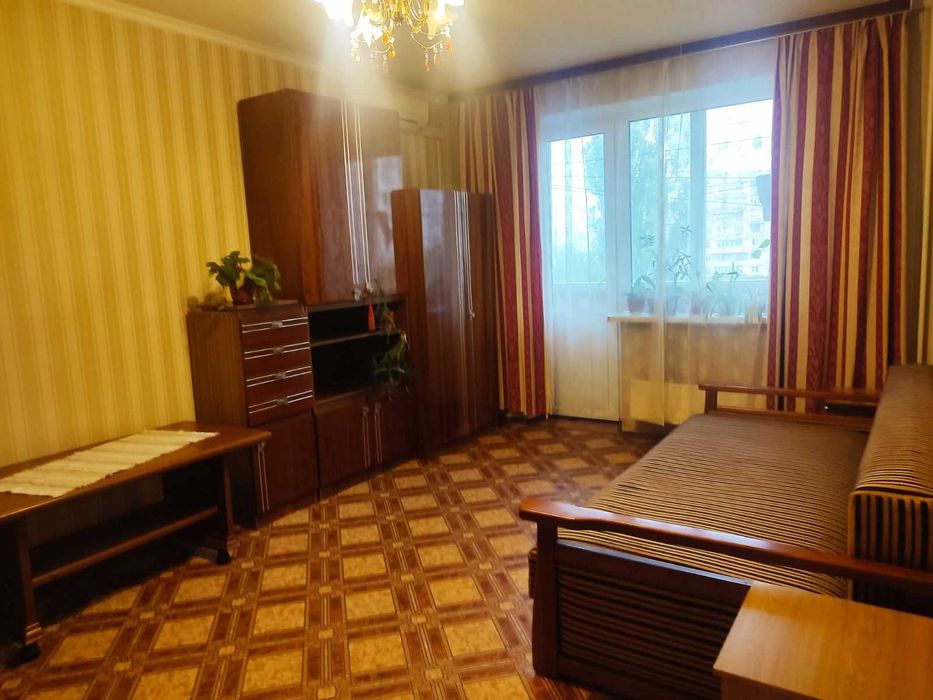 2 кімнатна, Бажана 5а, ГАЗ, тихий двір, метро Харківська -5хв пішки