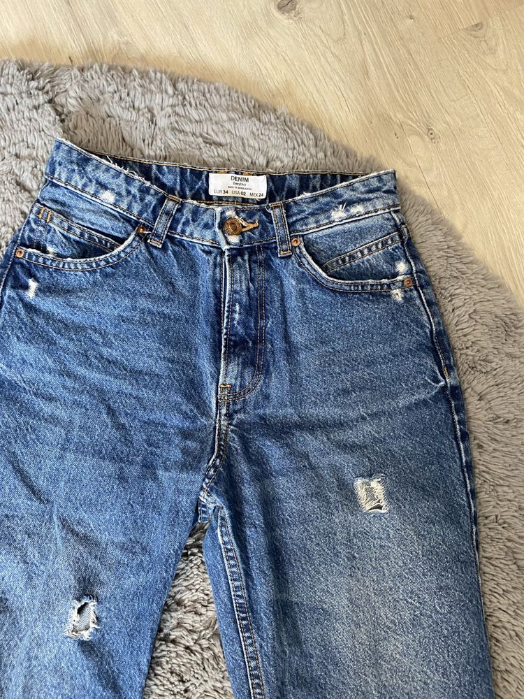 Mom jeans bershka z przetarciami dzinsy