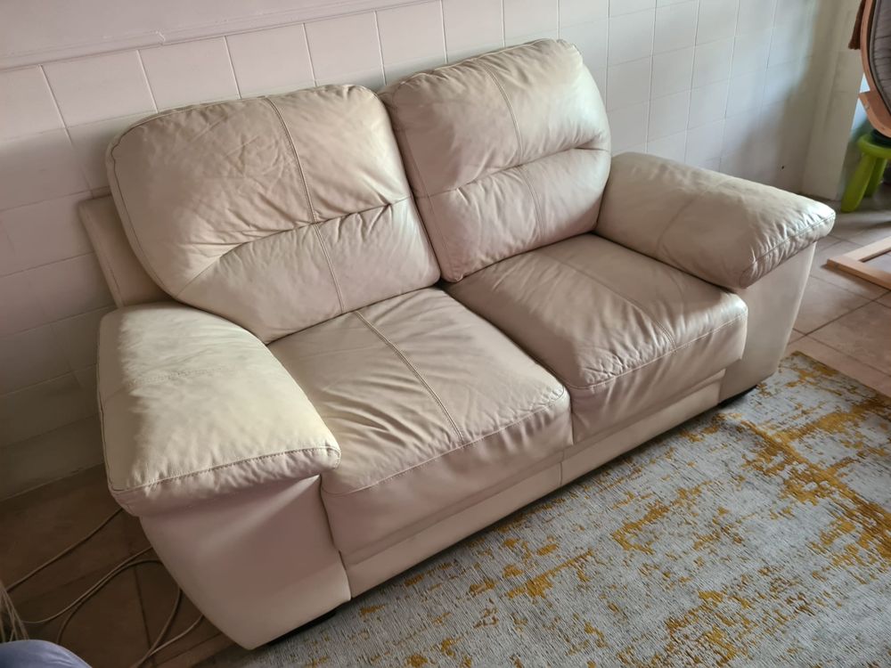 Sofa de 2/3 lugares, pele sintetica