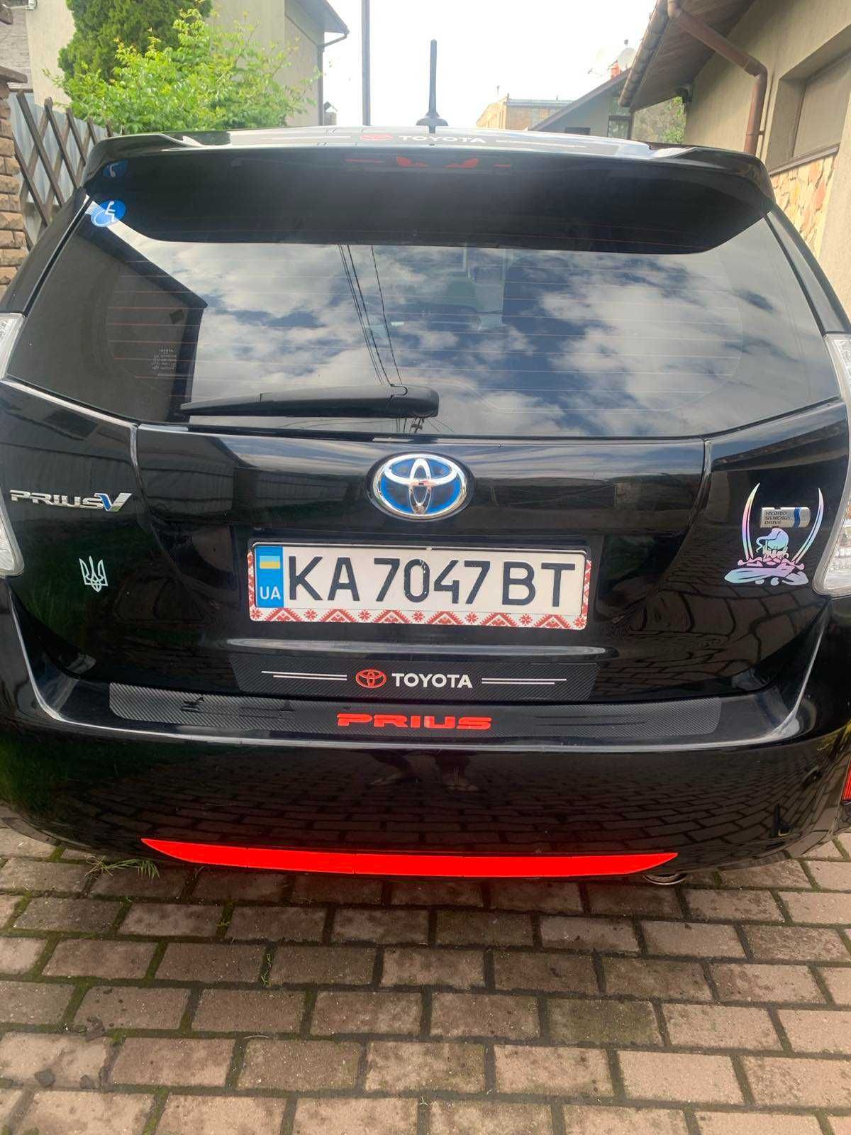 Toyota Prius V 2012 року
