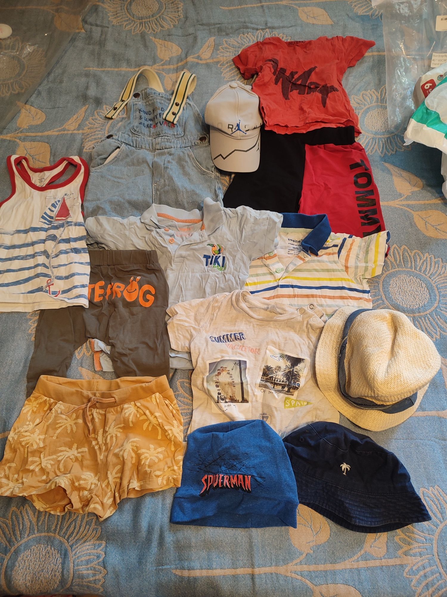 Панама, кепка, футболка, шорти літній одяг