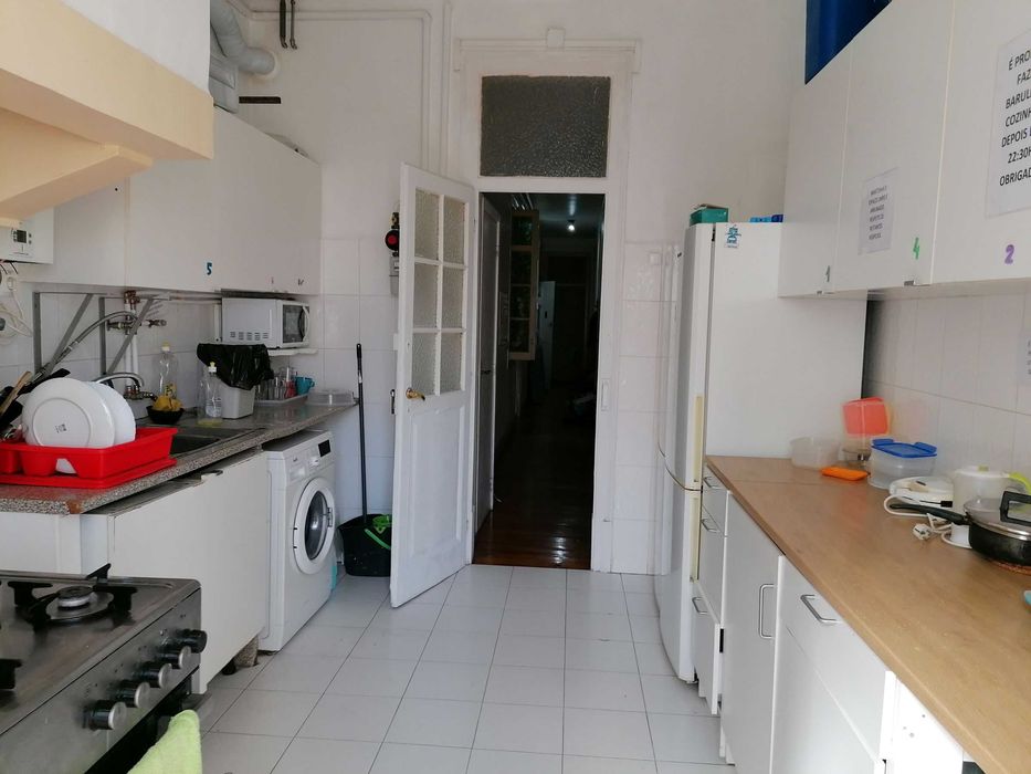 Quarto disponível Avenidas Novas