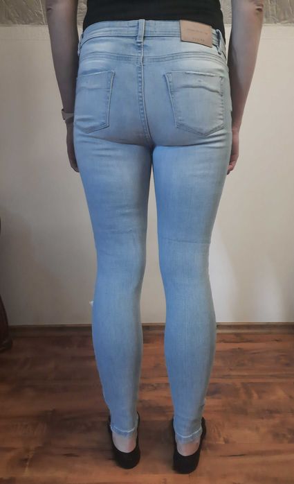 Jeansy z dziurami rozdarciami spodnie jeansowe Mohito rozmiar 36