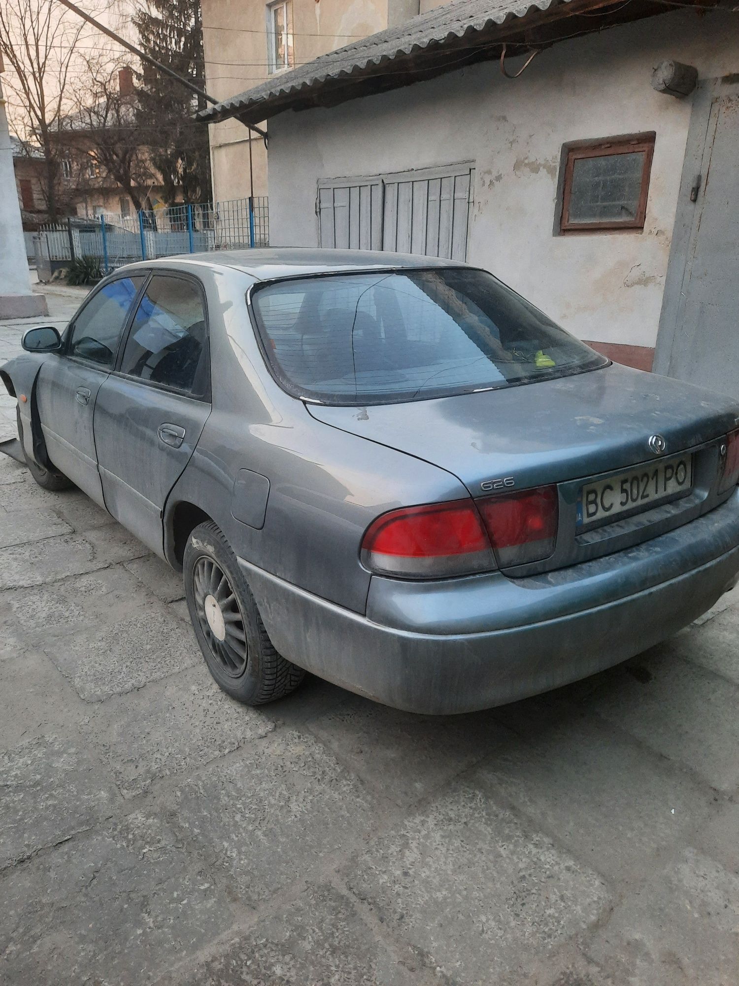 Розбираю Мазда Mazda 626 GE