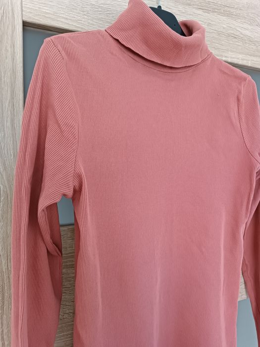 Golf damski Basic C&A 36 S różowy łososiowy
Szerokość pod pachami 40
D