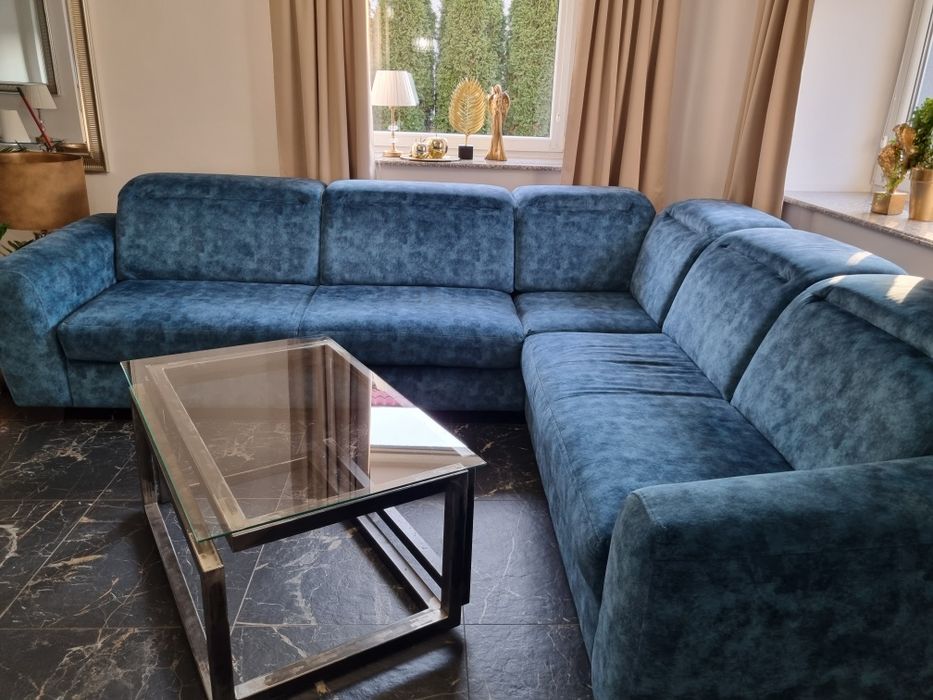 Naroznik i krzesła piękny komplet