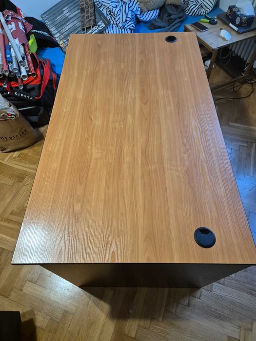 Biurko 140cm x 80cm (wysokość 75 cm)