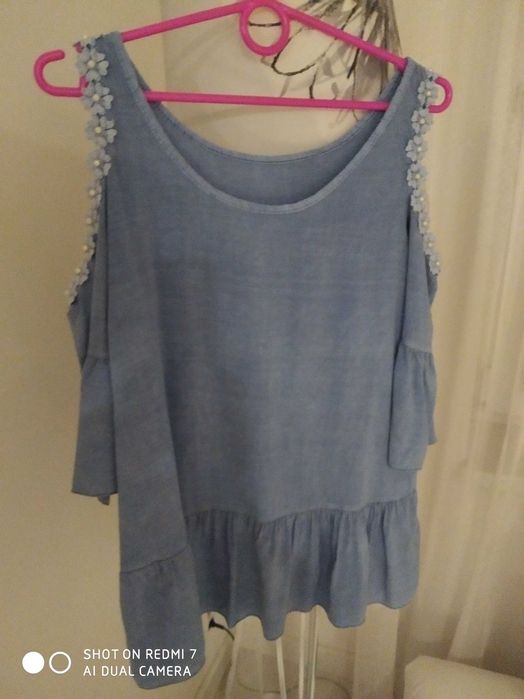 Bluzka z odkrytymi ramionami