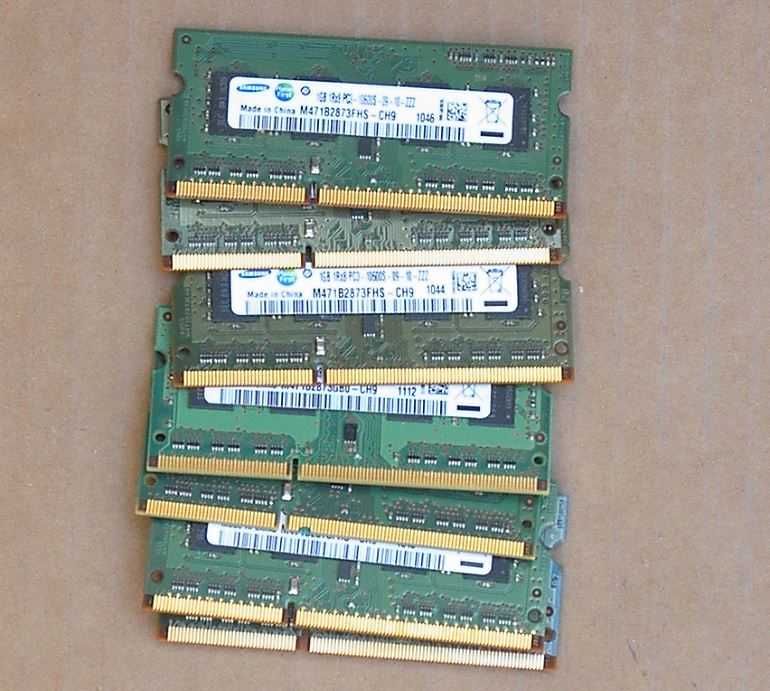 Placas de RAM 4Gb e 1Gb  para portátil