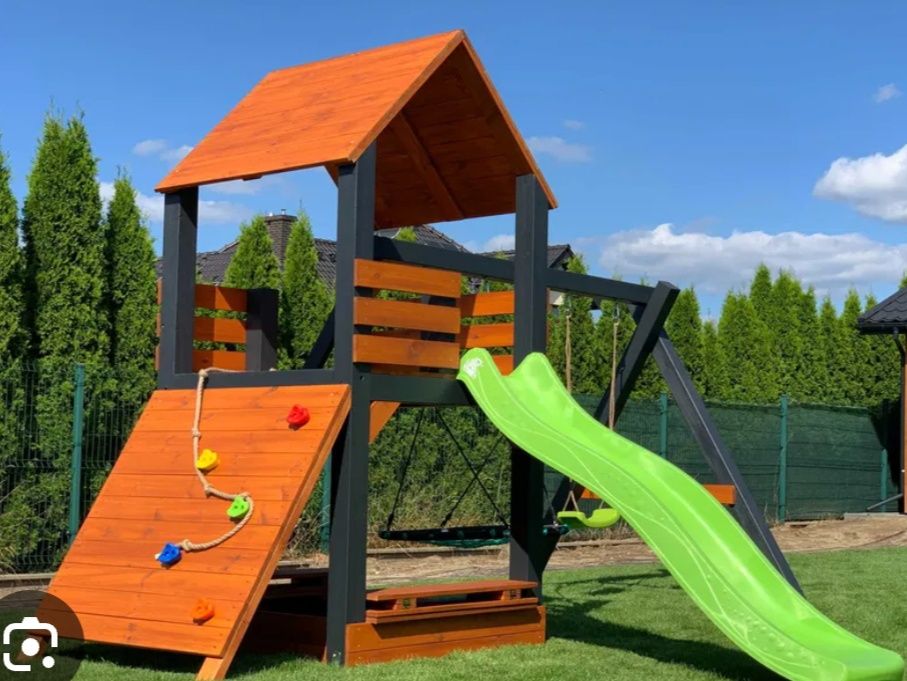Plac zabaw dla dzieci ,ślizg 3 m,huśtawki,ścianka wspinaczkowa.