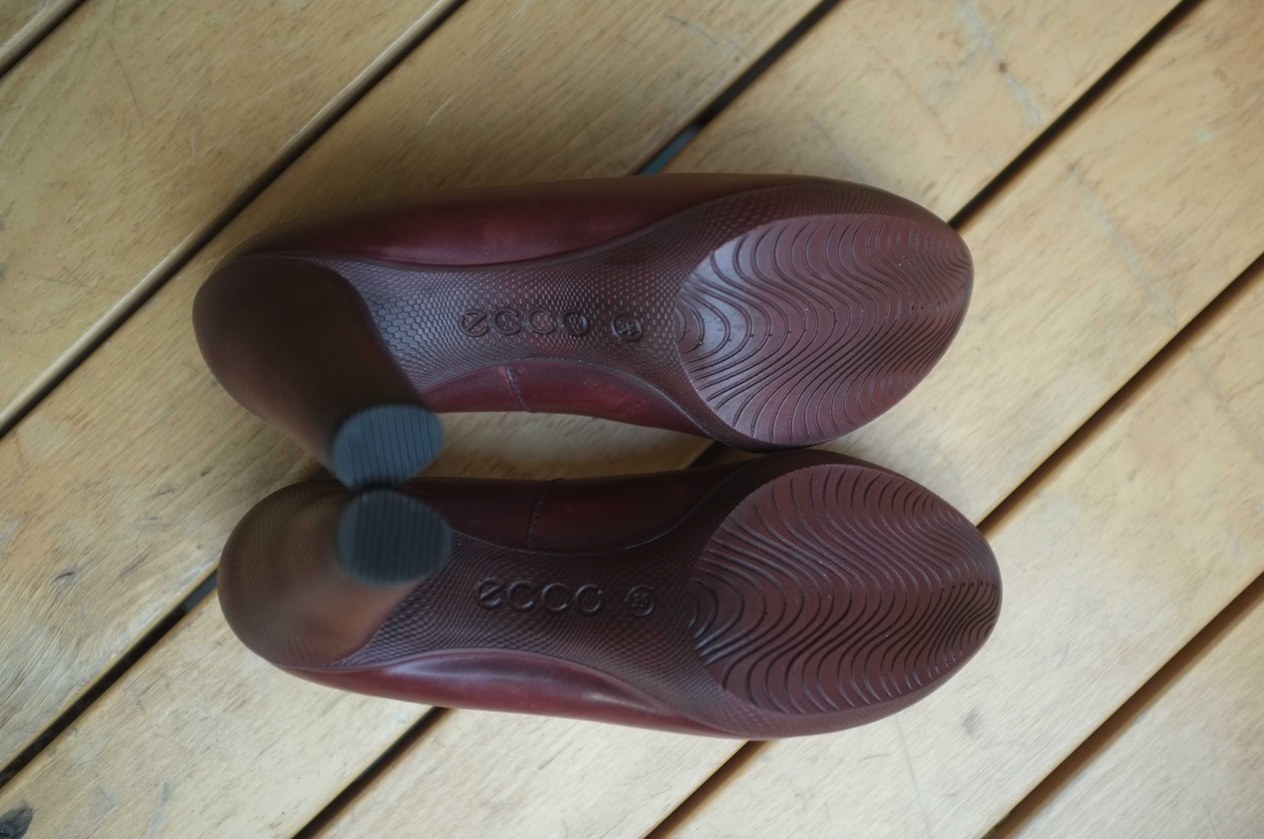 burgundowe skórzane półbuty na obcasie Ecco Sculptured bordo premium